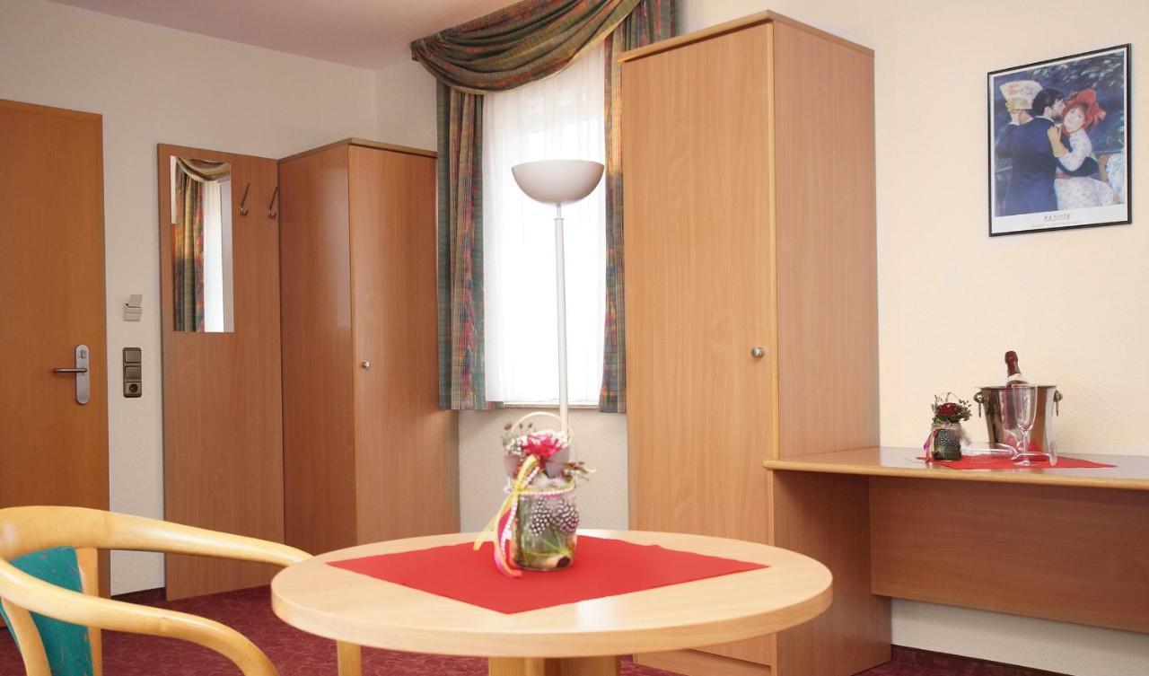 Hotel & Restaurant "Zur Linde" Spergau Dış mekan fotoğraf